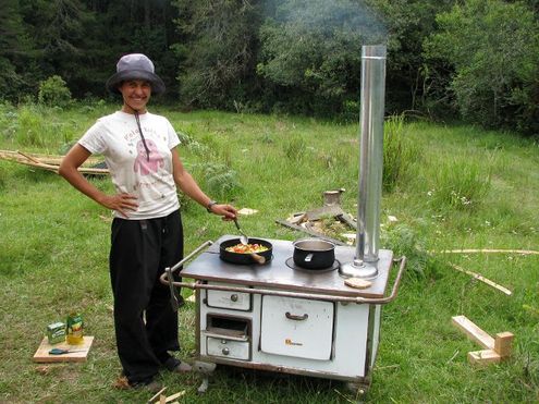Petrycoski wood stove - cooking.jpg