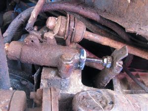 Old slave clutch cylinder.jpg